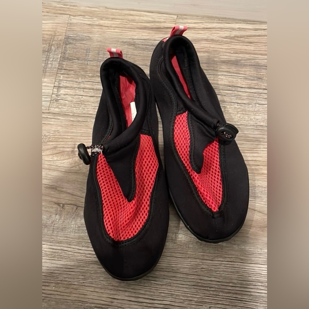 Black & pink water shoes size 7-8